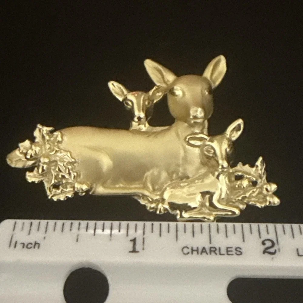 Vintage Danecraft Deer Fawn Doe Brooch 1980s Brushed Gold Tone Pin Signed